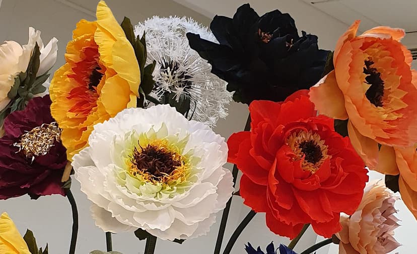 Kæmpeblomster i crepe papir